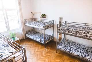 Хостелы Podstel Bucharest Бухарест Кровать в общем 6-местном номере для мужчин и женщин-2